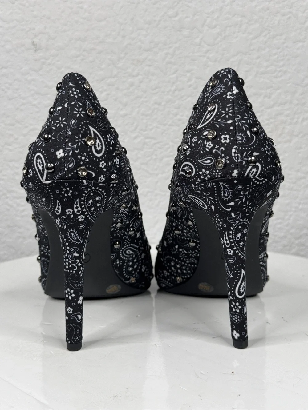 JESSICA SIMPSON CASSANI BANDANA PRINT STUDDED POINTED TOE STILETTO HEELS NIB 9